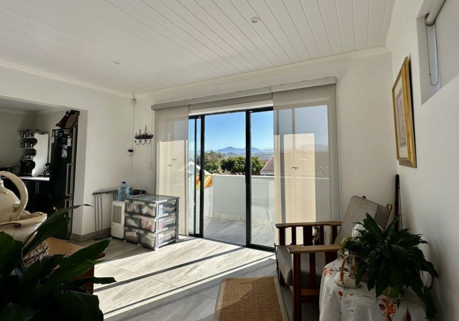 5 Bedroom Property for Sale in Fraaiuitsig Western Cape